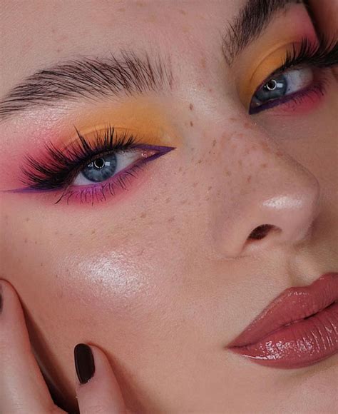 35 Cool Makeup Looks That'll Blow Your Mind : Pink and Yellow Eyeshadow