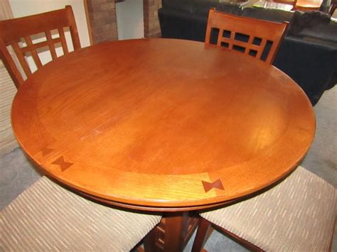 LOT 34 COUNTER HEIGHT TABLE WITH 4 CHAIRS | EstateSales.org