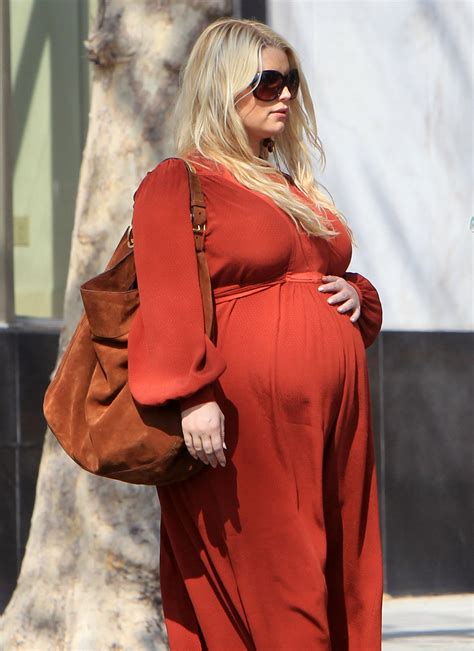 Nemduni: Pregnant Actress Jessica Simpson Photos from Beverly Hills