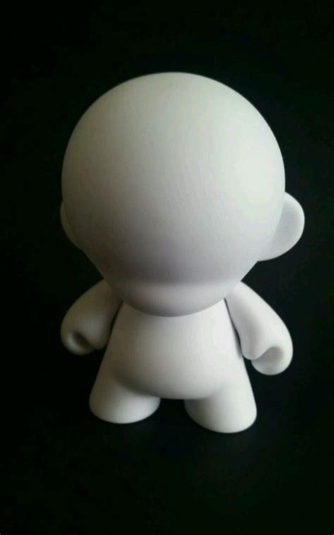 KidRobot Mini Munny 4 inch Diy Vinyl Art Figure New Unused Blank White… | Vinyl art figures, Diy ...