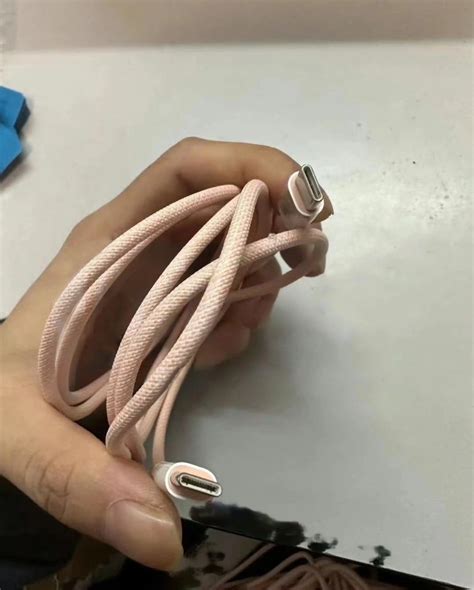 Have an Early Look at Apple's Upcoming USB Type-C Braided Cable Design - Gizmochina