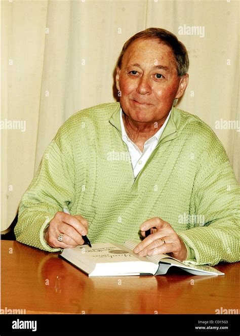 May 28, 2008 - New York, New York, U.S. - Bobby Murcer signs copies of ...