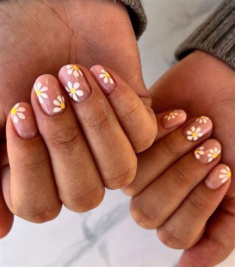 Best 22+ floral nail designs you must try this year