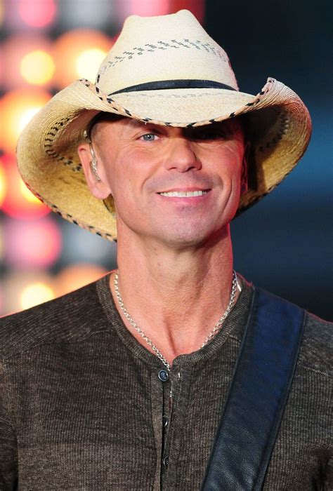 Kenny Chesney Live Concert Video - Kelsy Mellisa