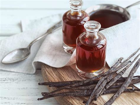 What Is Vanilla Extract Made Of? - Recipes.net