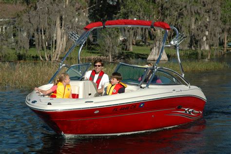 Blog - 6 Ways to Keep Boating Fun for the Whole Family