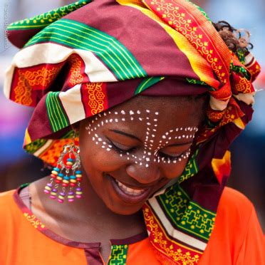 Capulana: Mozambique traditional fabric | women in Mozambique – Afroculture.net