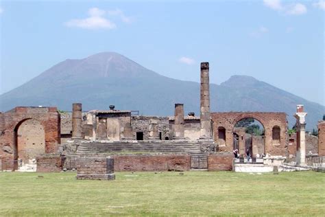 Pompeii Graffiti That Reveals The Raunchy Side Of Ancient Rome