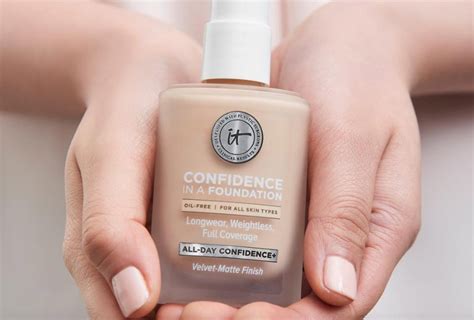 IT Cosmetics Confidence in a Foundation Liquid Foundation Review