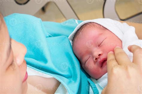 Happy Mother and Newborn Baby at the hospital 12810241 Stock Photo at ...