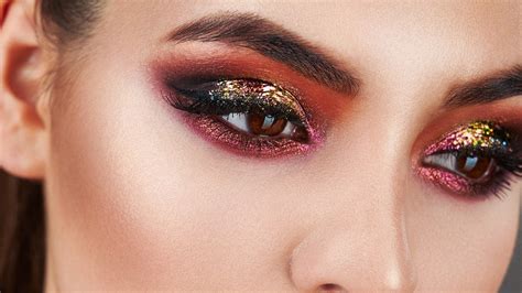 Try This Red Glitter Eyeshadow Makeup Look - L’Oréal Paris