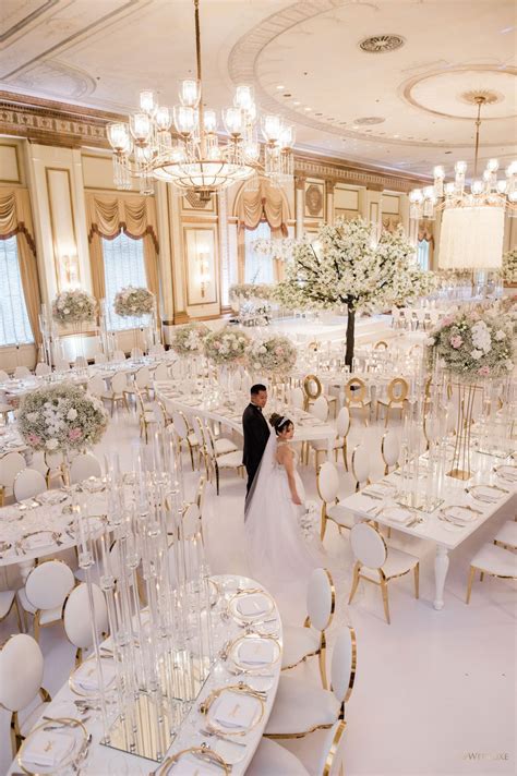 An Elegant White and Gold Wedding? Yes, Please! | White wedding ...