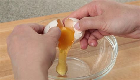 Easy way to crack eggs - stupidpna