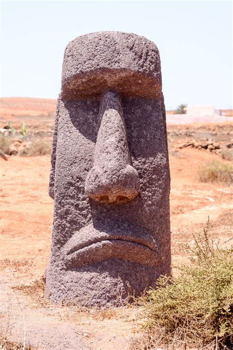 Classic Moai Mask by Alberto Giacomazzi / 500px Cardboard Sculpture ...