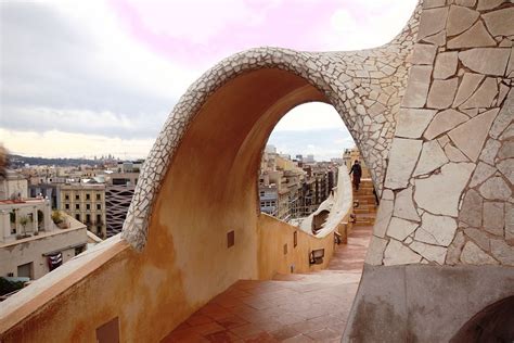 Catenary arch - Roof of Casa Milà – Barcelona, Spain - Catenary Arches The curve a hanging ...