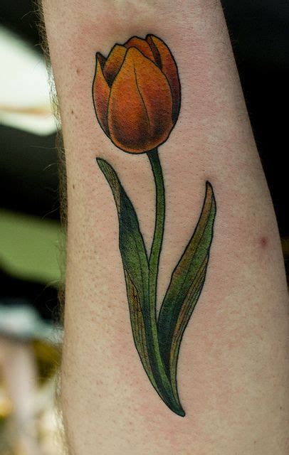 10 ideeën over TULIP TATTOO | tulp tattoo, tatoeage, tulpen