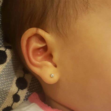 Aggregate more than 86 5 years baby earrings super hot - esthdonghoadian