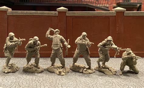 WWII Plastic Toy Soldiers: Plastic Platoon - Toy Soldiers