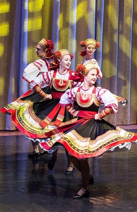 Russian costume, Russian dance | Russian dance, Russian folk, Folk dance