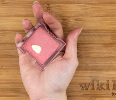 Lip Gloss and Balms - how to articles from wikiHow