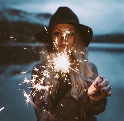 Sparkler Photography, Tumblr Photography, Girl Photography Poses, Creative Photography, Popular ...