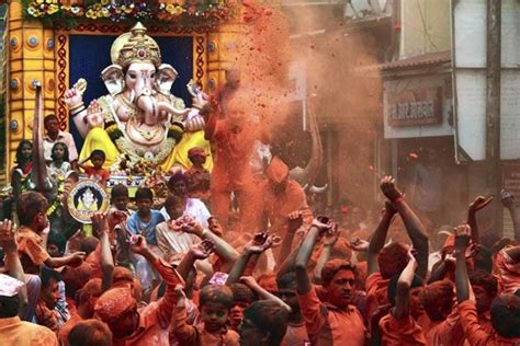 5 Dance Moves You Get to See During Ganesh Visarjan | by Chitale Bandhu ...