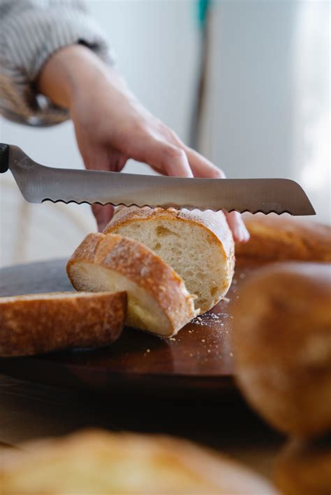 Different Uses for a Bread Knife – Best Guide on How to Use - MAY ...