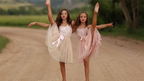 Two young ballet dancers show their art wallpapers and images - wallpapers, pictures, photos