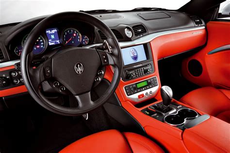 The interior of the Maserati GranTurismo combines captivating design and prestigious materials ...