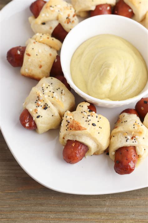 Crescent Roll Pigs in a Blanket {Easy Appetizer} | It Is a Keeper
