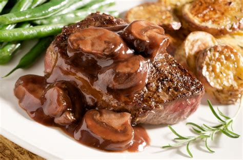 Steak with madeira and mushroom sauce | ILoveCooking