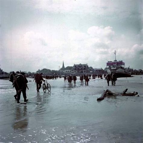 Juno Beach, june 6, 1944 | Canadian soldiers, Juno beach, D day