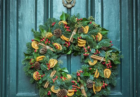 17 Christmas Garden Ideas: Festive And Organic Holiday Decorations