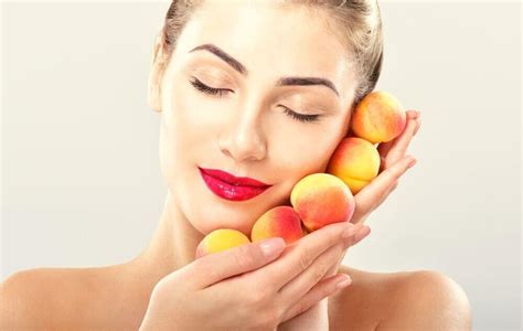 Can You Eat Peach Skin? The Complete Guide in 2022