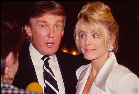 Me follo mi tía she’s is in her early thirties, curvy and