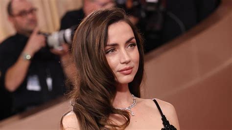 Adiós al nude: el tono de pintalabios que triunfará este 2026 y tiene