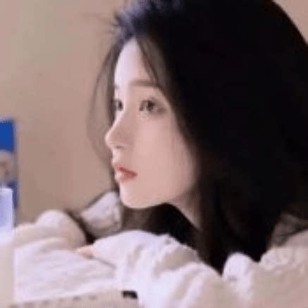 F1中国站这天：遭官方P掉抠图的吴艳妮， …