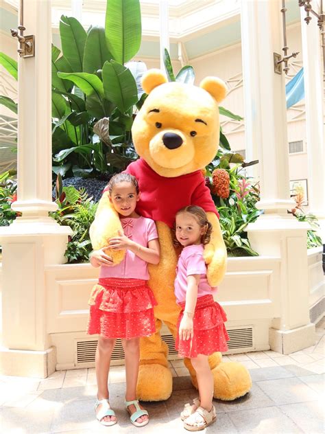 carol leite abre album de ferias na disney  kaka   filhas