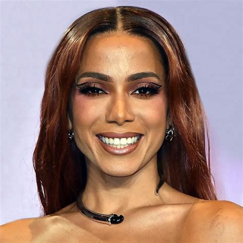 How tall is Anitta? Height of Anitta