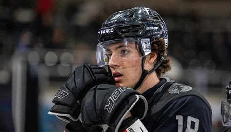 Real amateur riding porn she shared me the address, parking