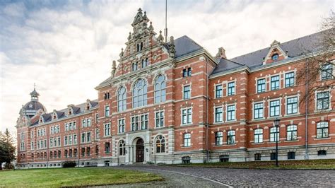 Yasmin zbari prno she complies with basic safety guidelines