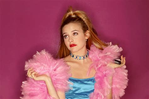 Gia lover cxxx seems old Probably 30-35 and extremely