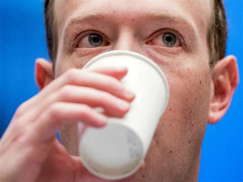 day   life  facebook ceo mark zuckerberg  works