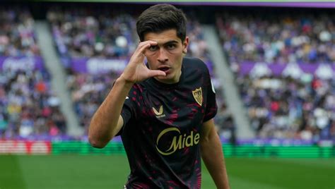 Latina cleaning lady porn first time working with the firm,