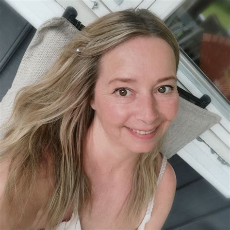 Chocolate Chip Caramel Bars Recipe – DishesbyDaisy