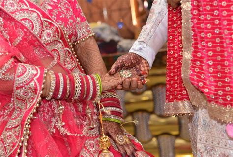 belagavis muslim couple raises  hindu orphans arranges elder sons