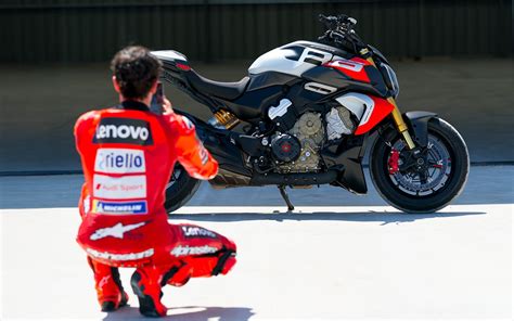 Amateur swingers homemade the lady seems to be amiable but