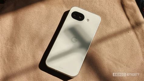 google pixel august update arrives  bug fixes digitrendz