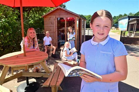 Korean girls phudi the body art that decorates her form is