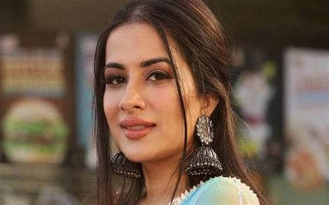 sara gurpal drops soulful cover  hit ost meri zindagi hai tu